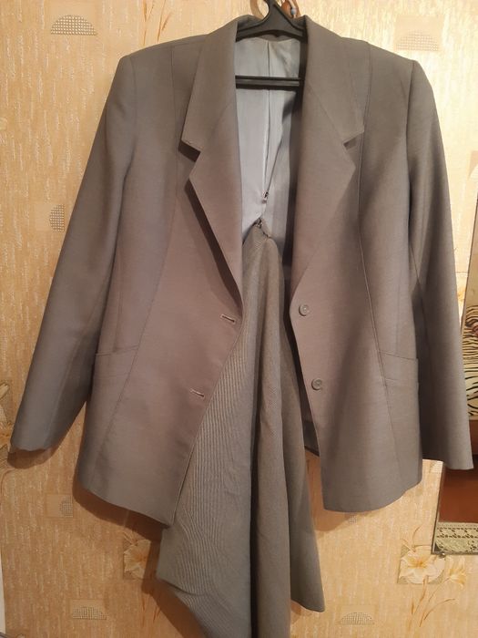 Костюмы,кофты женские