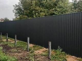 Construim garduri din sipca metalica, panou jaluzele, tabla, plasa BCA