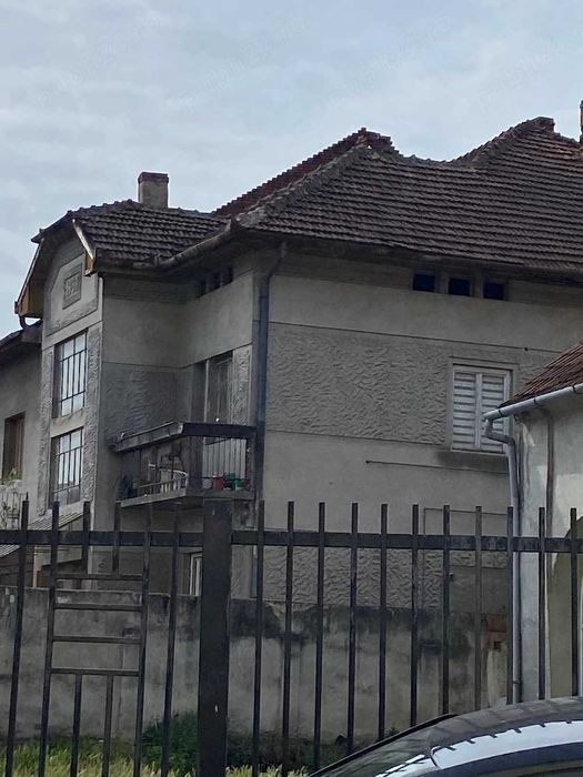 Apartament de vanzare - etajul unei case