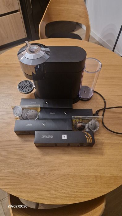 Nespresso Vertuo Next Deluxe Chrome cu tot cu cafea !