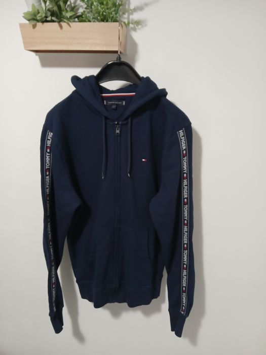 Hanorac Tommy Hilfiger cu glugă marimea M. Pt Barbati.