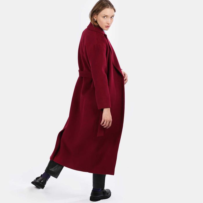 Продается Женское бардовое пальто !