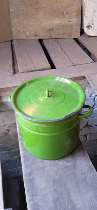 Эмалированная кастрюля