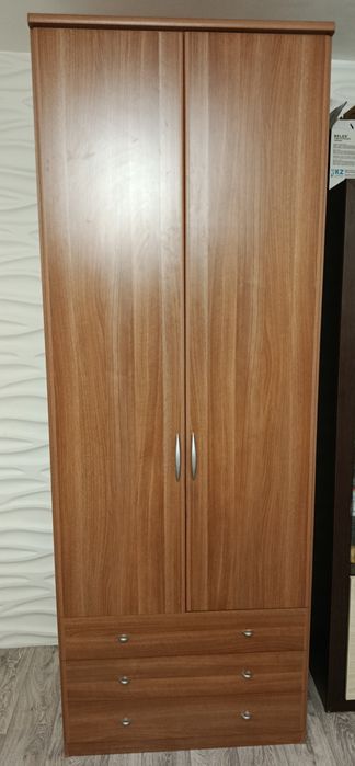 Продаю шифоньер.