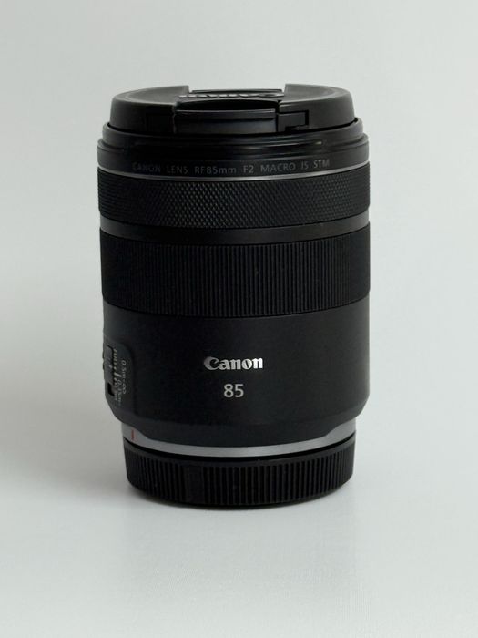 Canon RF 85mm F2 Macro IS STM