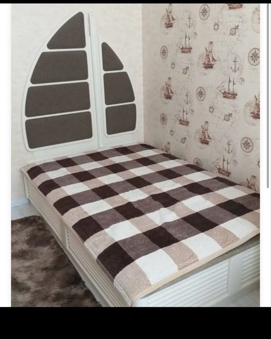 Продаю кровать полуторку с матрасом