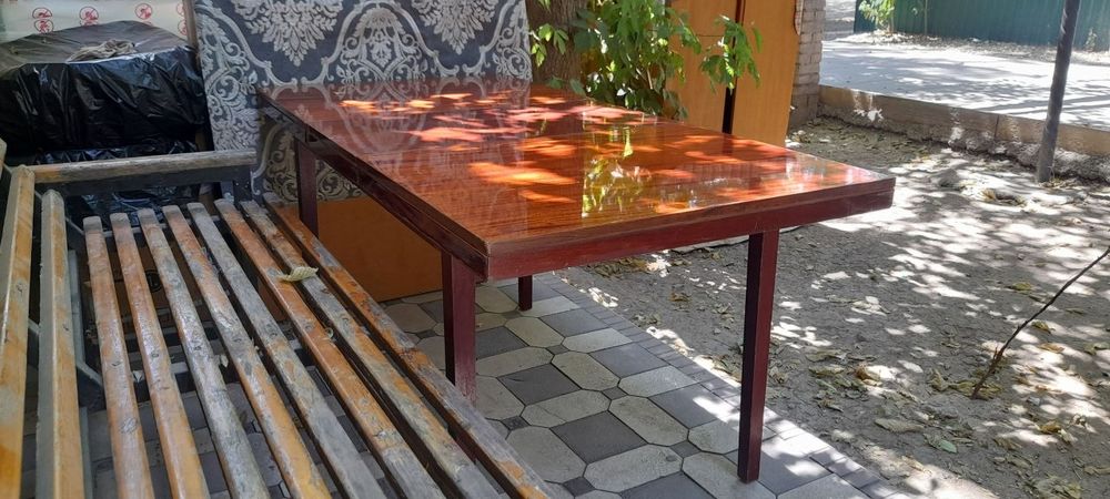 Продаётся стол без стульев