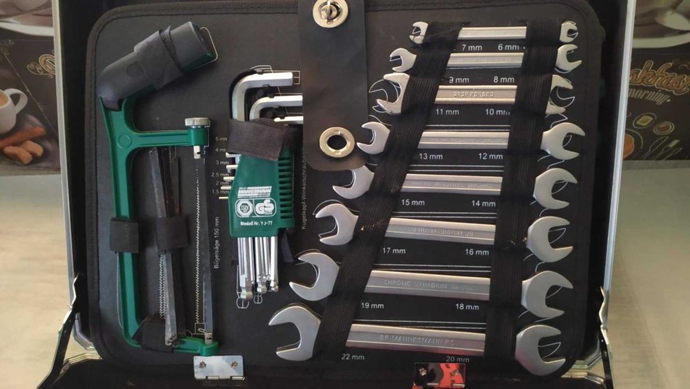 НОВ Метален куфар Mannesmann с НЕПОЛЗВАНИ инструменти,108 части.