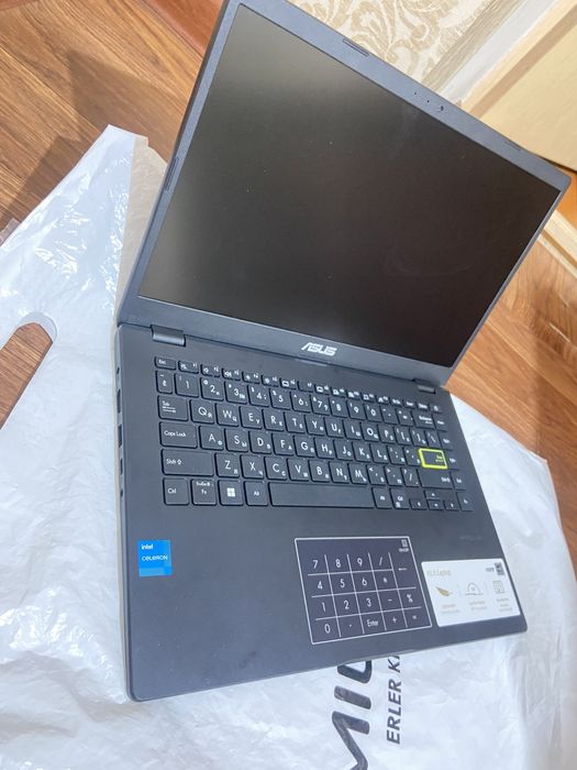 Asus новый ноут SSD 256gb