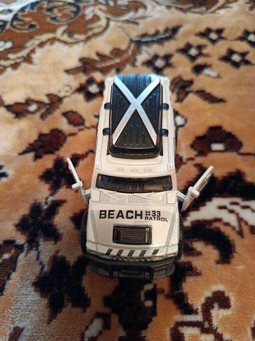 Продам модель внедорожника новая