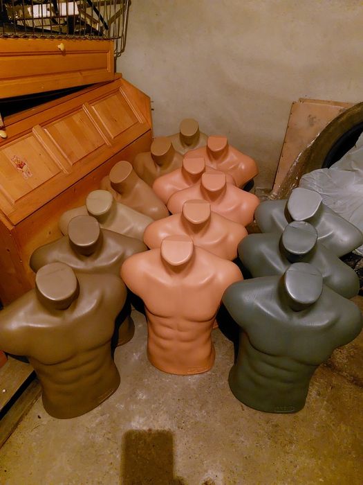 Манекени торсове - мъжки само