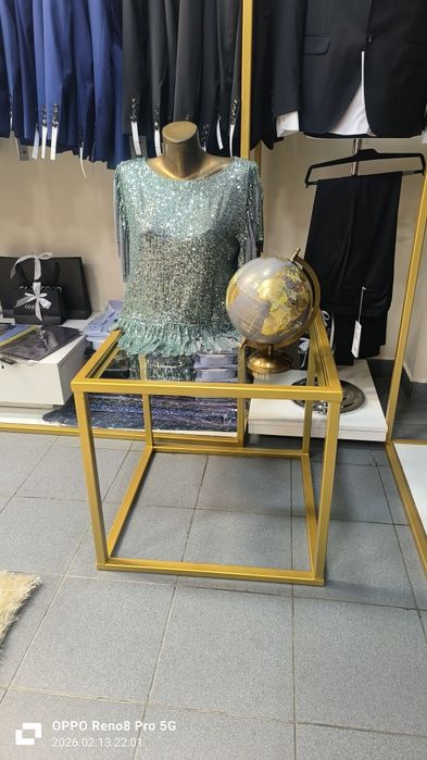 Stendere Premium din Fier Auriu – Suporturi Elegante pentru Rochii,