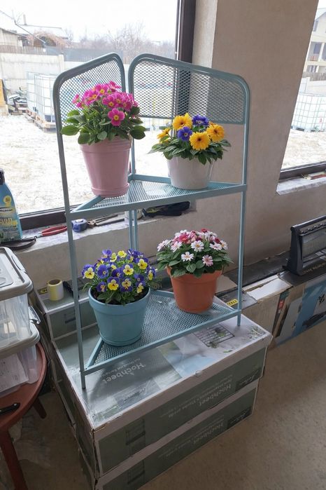 Suport pentru diverse obiecte/ flori/ etajera