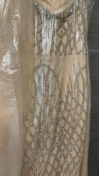 Срочно продам шикарное вечернее платье!