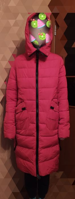 Продам зимнюю куртку на девушку.