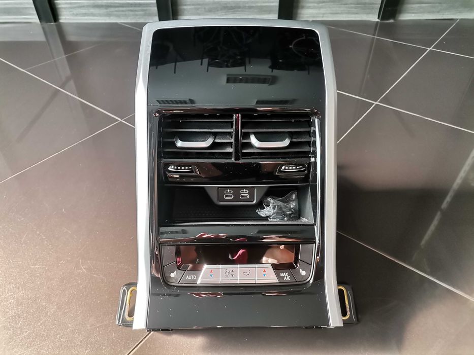 Заден Панел Управление Климатик BMW G14 G15 G16 M8 G05 G06 G07
