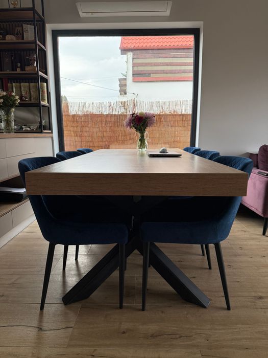 Vând masa cu baza metalică pentru living sau bucătărie și 6 scaune