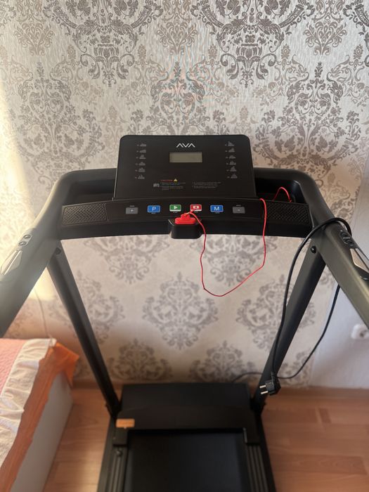 Продам беговую дорожку AVA