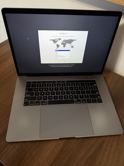 MacBook Pro 15.4” 2018 – i7, 32GB RAM, Radeon 4GB