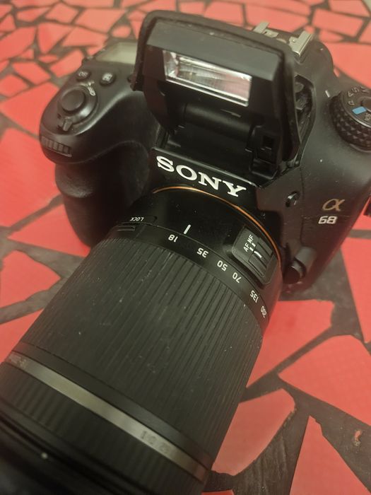 Sony A68 + Obiectiv 18-200mm