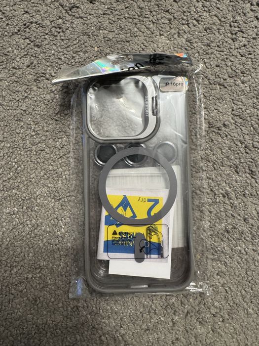 Husa iPhone 16 Pro cu Magsafe si suport