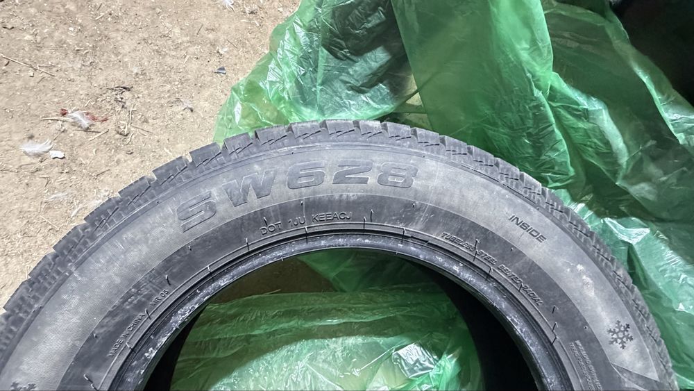 Продам зимний 215/60/16