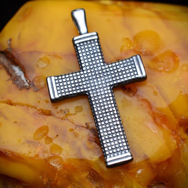 Сребърен медальон 925 „Кръст с орнаментика“ –талисман за вяра, закрила