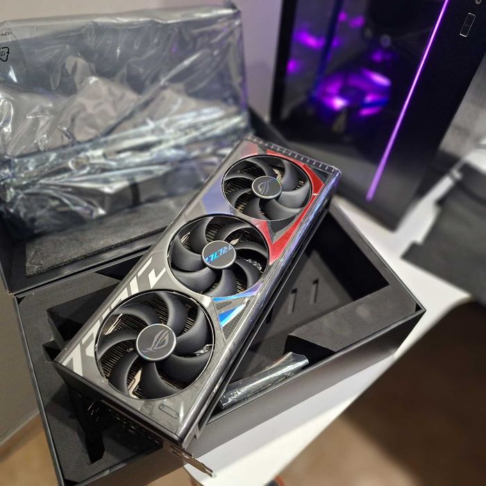 Asus ROG Strix RTX 4090 OC + EK Quantum Vector2 с гаранция
