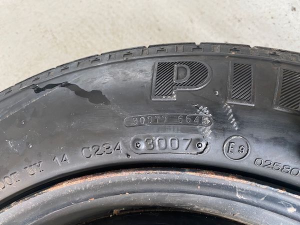 Roata de rezerva cu cheie si carlig de tractare VOLVO V40 S60 V60 125/85/R16 300776645