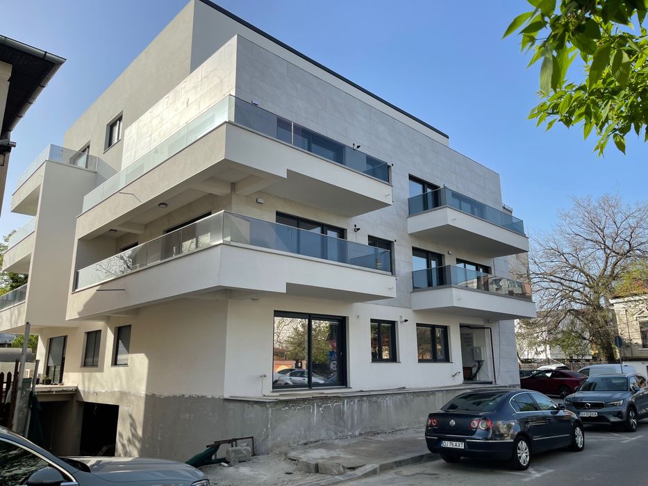 Vând apartament 3 camere ÎMPĂRATUL Traian 82