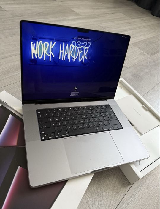 Macbook pro 16 m2  512   2023