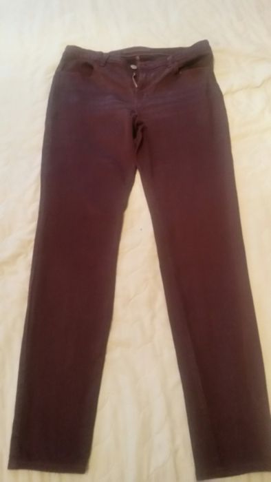 Уникални дънки слим в бордо