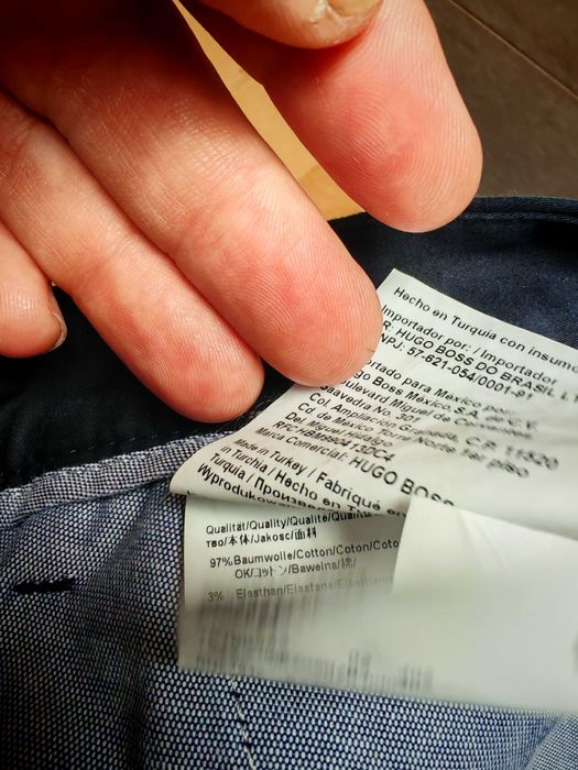 Vând pantaloni casual Hugo boss