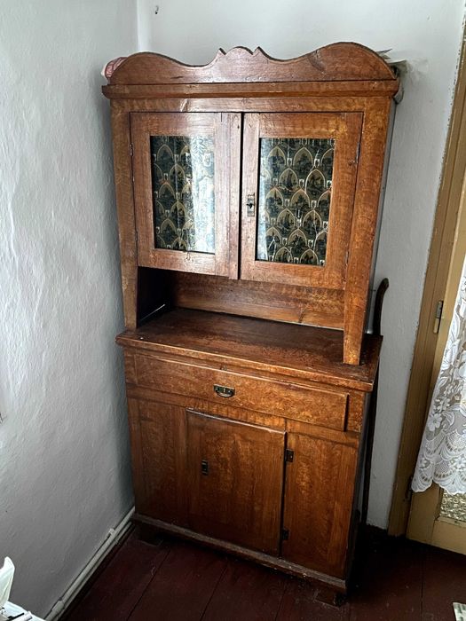 Mobilier autentic taranesc (dulap)cu vitralii (100 ani stare perfecta)
