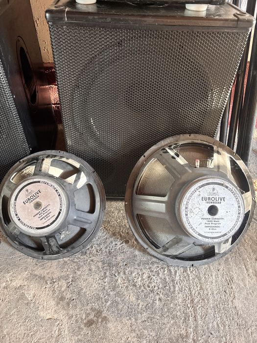 Продается акустическая система Behringer.