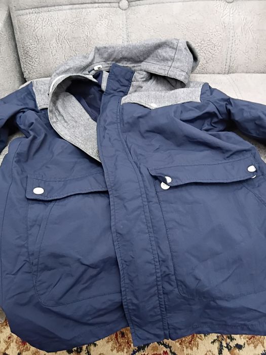 Продам ветровку .