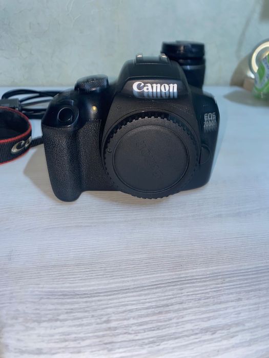 Фотоаппарат Canon 2000D срочно
