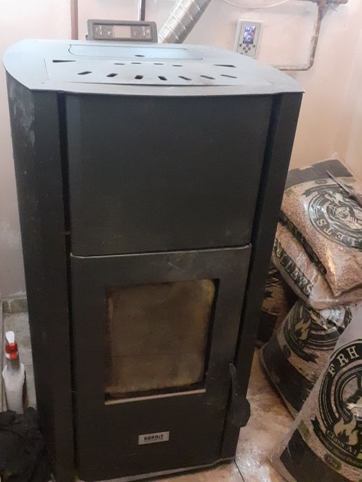 Продавам пелетна камина BURNIT Comfort PM, 23+2 kw