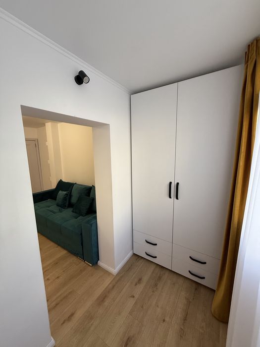 Închiriez Garsonieră