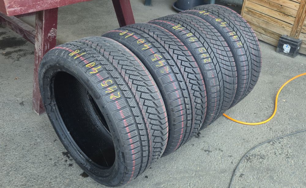 SET Anvelope 245/40/18 M+S Iarna Continental