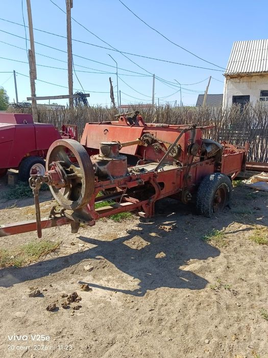 Трактор прессподборщик
