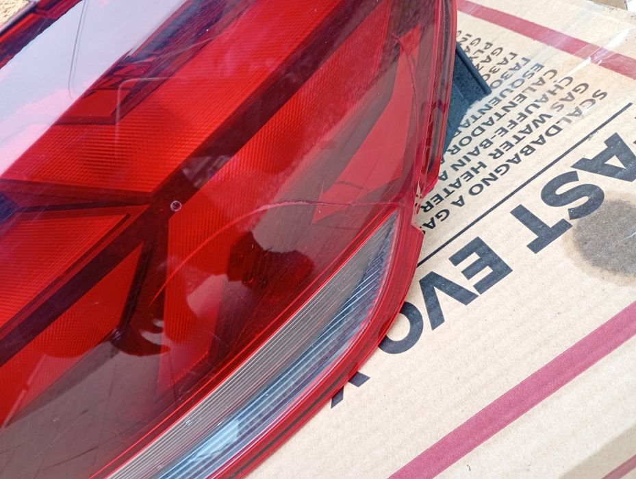 Stop stânga Dacia Logan 3 facelift cod 265559998r