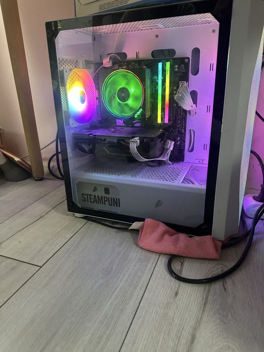 Pc gaming  2 tastaturi una cu lumini alta mecanica ,casti