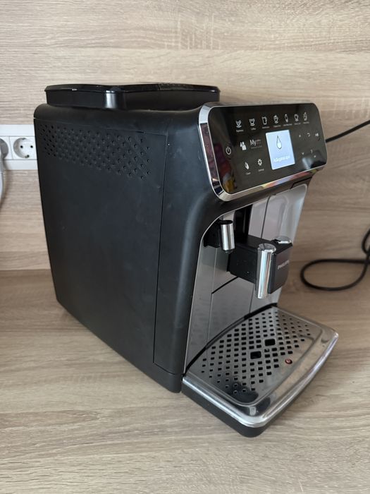 Vând espressor automat Philips LatteGo Seria 4300 – EP4346/70