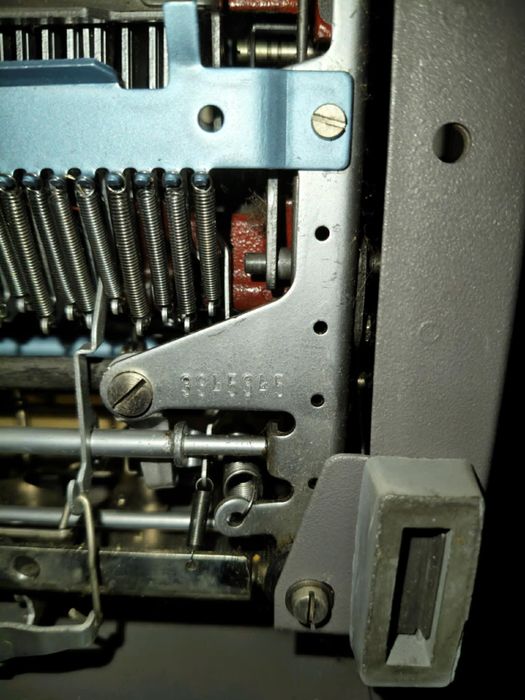 Masina de scris fabricata in Germania ( este utilizata )