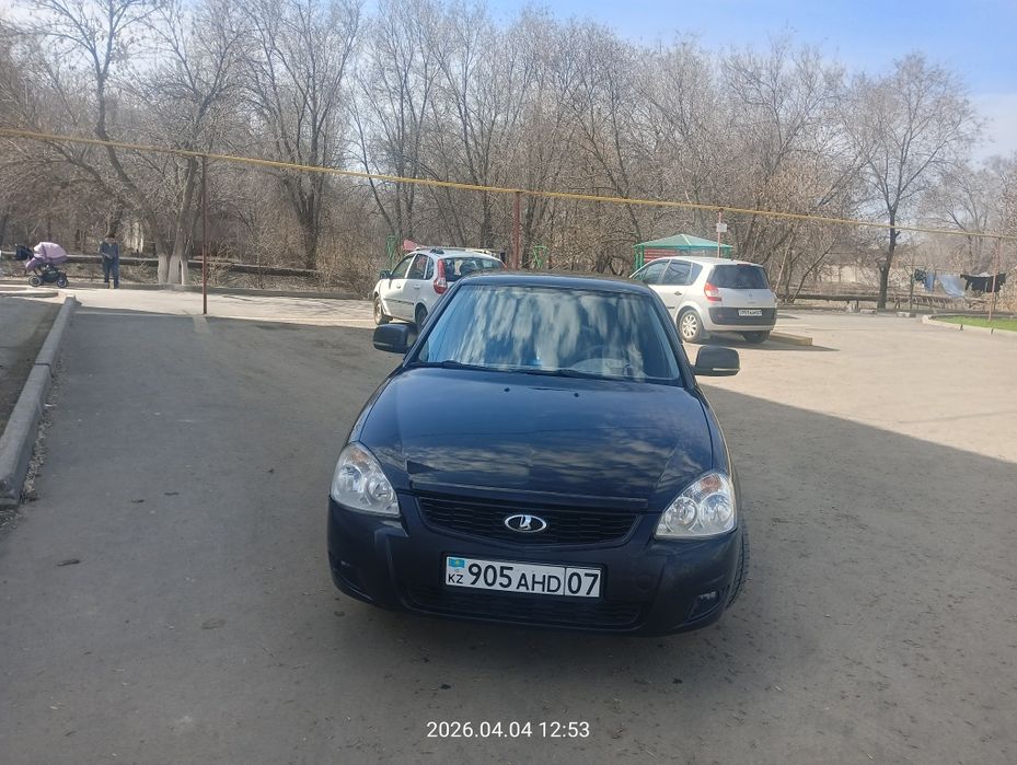 Продам приора седан