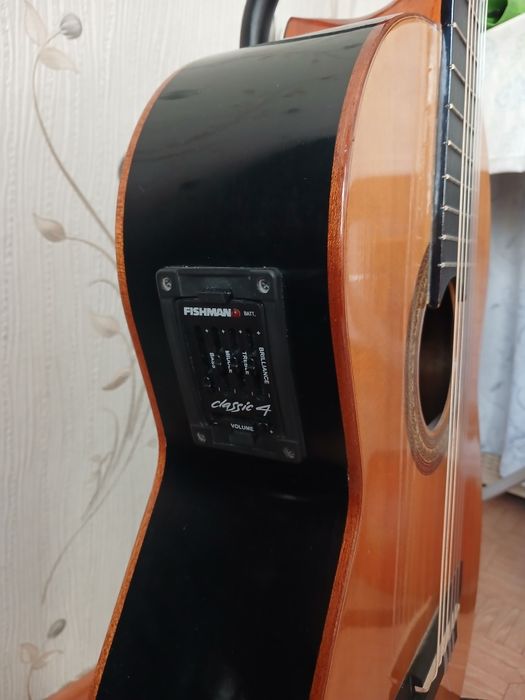 Продам электроакустическую гитару