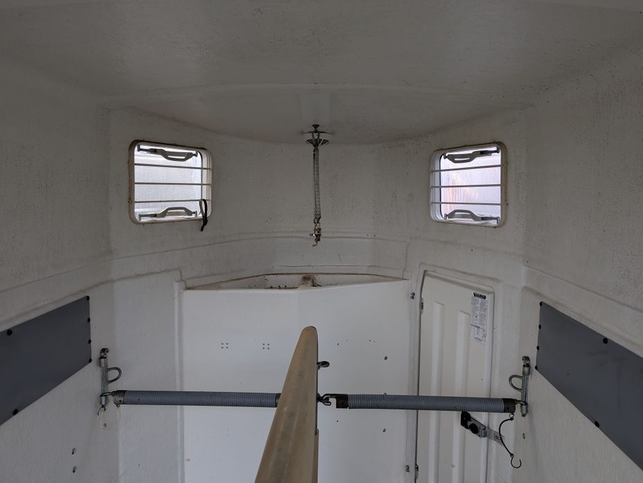 Inchiriez remorca de cai