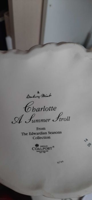 Порцеланови кукли с маркировка