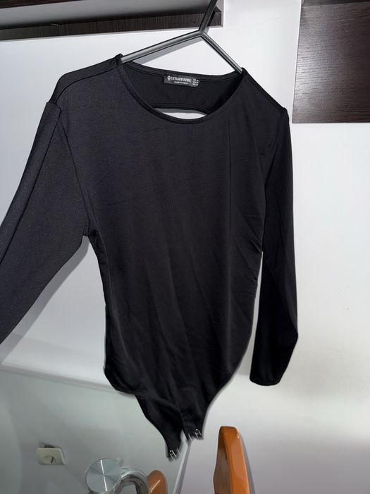 Боди Stradivarius с гол гръб